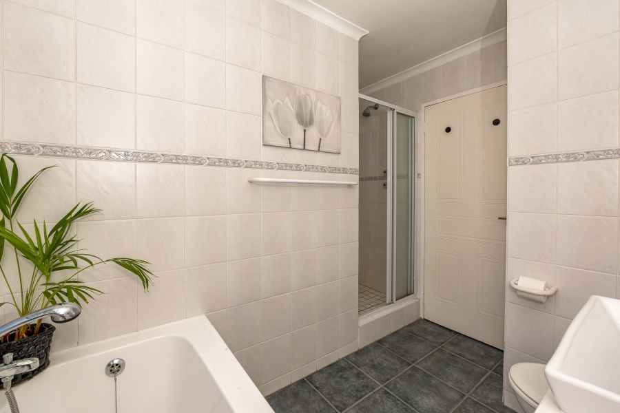 3 Bedroom Property for Sale in Sunningdale Western Cape